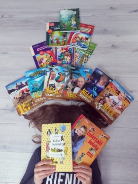 Artykuł: “Bookshelf tour” czyli wycieczka po półce z książkami  - Zdjęcie 23885