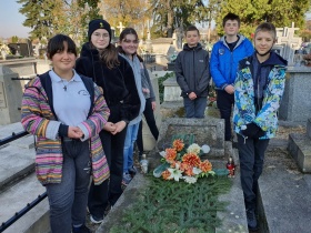 Artykuł: W ramach akcji #szkołapamięta - młodzież uporządkowała nagrobki - Zdjęcie 30134