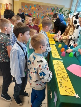 Artykuł: Zaczarowany świat wróżb, czyli Andrzejki w naszej szkole - Zdjęcie 38665