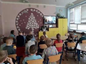 Artykuł: Poetka trudnych czasów - Zdjęcie 39021