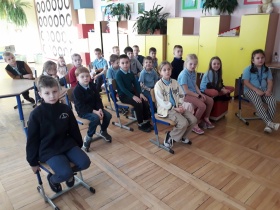 Artykuł: Poetka trudnych czasów - Zdjęcie 39022