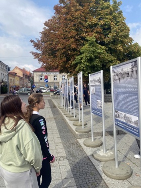 Artykuł:  Zburzone nienawiścią wydźwignięte pracą  - Zdjęcie 53742