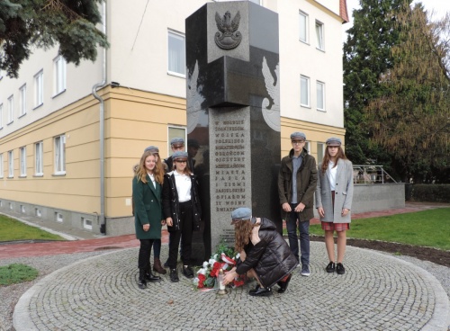 Artykuł: Uroczystą akademią uczcili Święto Odzyskania Niepodległości - Zdjęcie 17683
