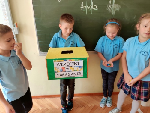 Artykuł: Klasa 2b już wkręciła się w pomaganie - Zdjęcie 27994