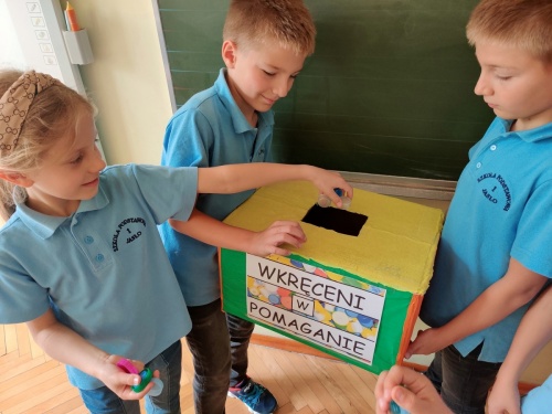 Artykuł: Klasa 2b już wkręciła się w pomaganie - Zdjęcie 27992
