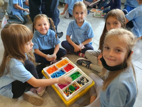 Artykuł: Dzieci pokochały zestawy LEGO® Education SPIKE™ Essential do nauki robotyki! - Zdjęcie 28127