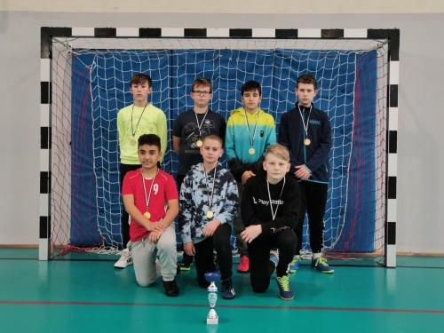 Artykuł: Sukcesy reprezentantów SP 1 w Szkolnej Lidze Halowej Piłki Nożnej - Zdjęcie 39352