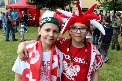 Artykuł: Z radością i uśmiechem  