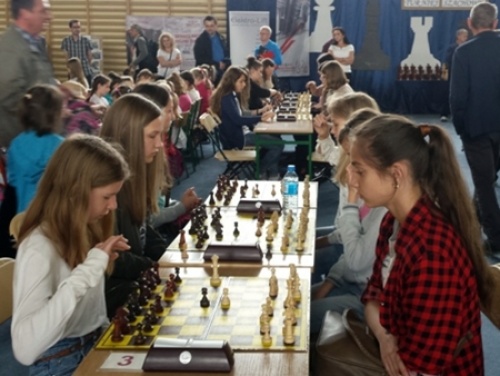 Artykuł: Sukces w Mistrzostwach Województwa Podkarpackiego Juniorek w szachach na rok 2017 - Zdjęcie 5261