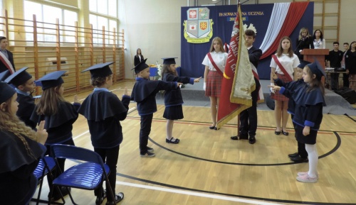 Artykuł: Uroczystym ślubowaniem uczniowie uczcili Święto Odzyskania Niepodległości - Zdjęcie 6451