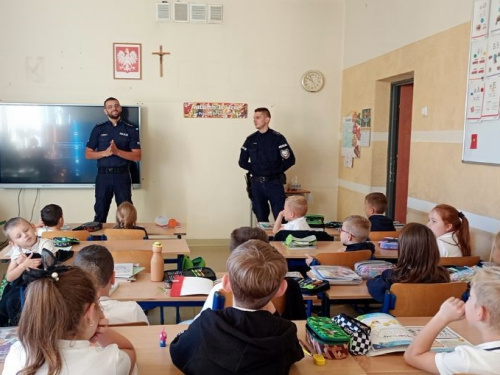 Artykuł: Nosimy odblaski i zakładamy kaski! Najmłodsi uczą się zasad ruchu - Zdjęcie 69072