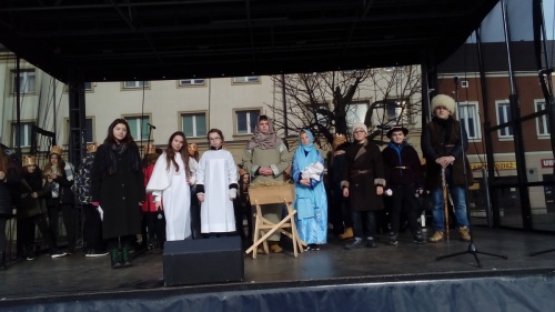 Artykuł: Nasi uczniowie wystąpili w jasełkach podczas Orszaku Trzech Króli - Zdjęcie 7682